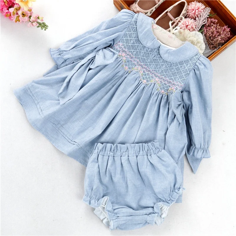 310920 autumn winter infant baby girls dresses hand made smocked embroidery peter pan collar children clothes wholesale
310920 autumn winter infant baby girls dresses hand made smocked embroidery peter pan collar children clothes wholesale