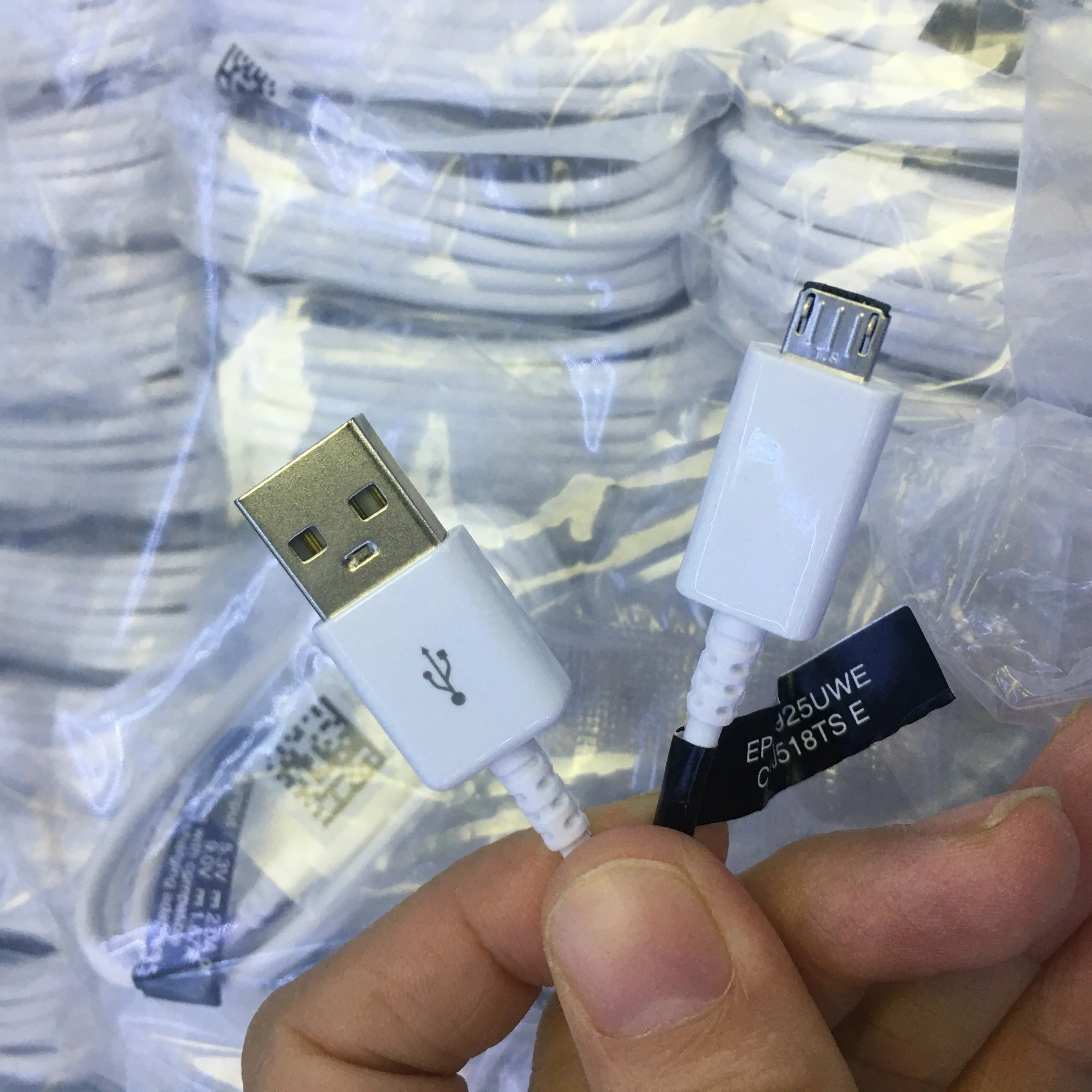 Original 1m Micro USB fast charging cable data synchronizing fast charging S4 s8 s10 cable for samsung, White
Original 1m Micro USB fast charging cable data synchronizing fast charging S4 s8 s10 cable for samsung, White