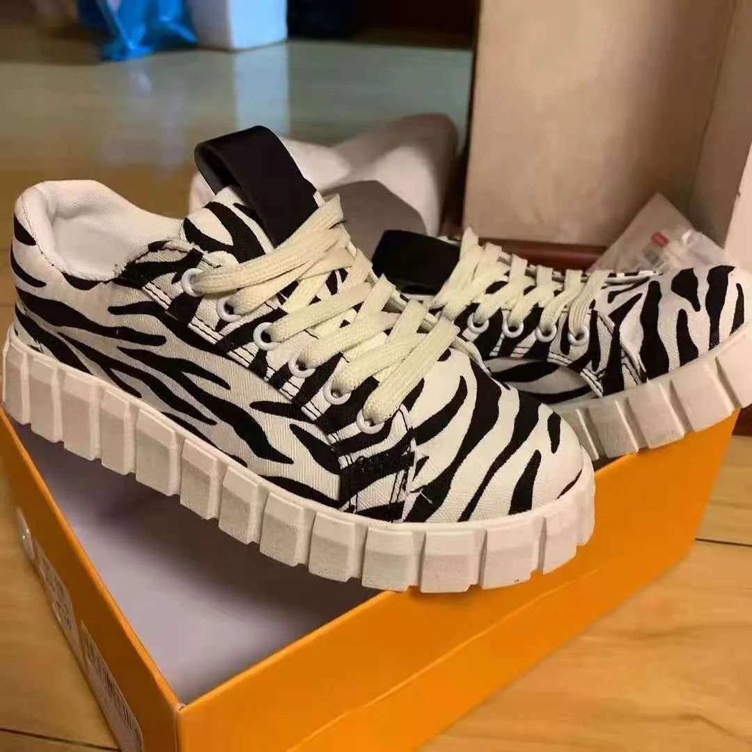 Popular Spring Women'S Canvas Shoe Lady Thick Sole Platform Low Top Casual Shoe, Zebra printed, leopard print
Popular Spring Women'S Canvas Shoe Lady Thick Sole Platform Low Top Casual Shoe, Zebra printed, leopard print