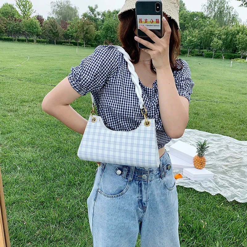 Summer simple bag women 2020 new fashion fashion versatile chain messenger bag net red woven Women Messenger underarm bag, As picture show
Summer simple bag women 2020 new fashion fashion versatile chain messenger bag net red woven Women Messenger underarm bag, As picture show