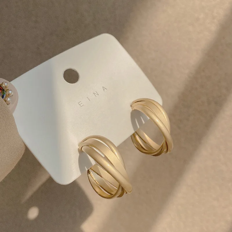 925 Sterling Silver Exaggerated Metal Geometric Gold Circle Vintage Hoop Earrings Summer Design For Women
925 Sterling Silver Exaggerated Metal Geometric Gold Circle Vintage Hoop Earrings Summer Design For Women
