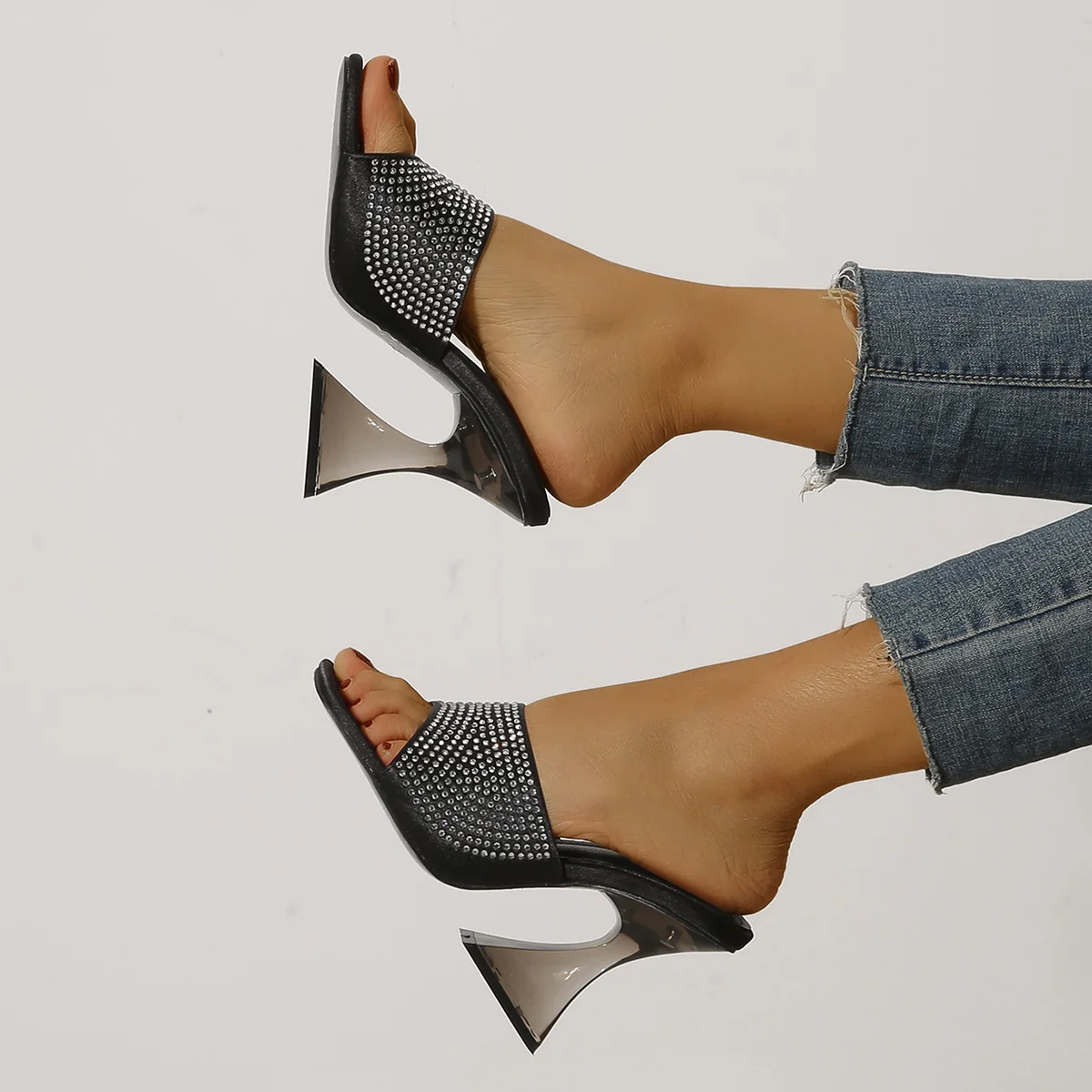 2022 fashion summer transparent high-heeled sandals new block heel rhinestone high heel shoes womens sandals
2022 fashion summer transparent high-heeled sandals new block heel rhinestone high heel shoes womens sandals