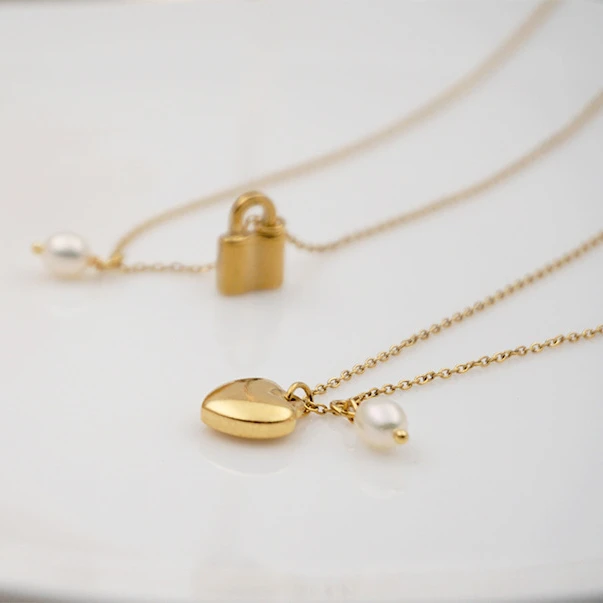 Vershal B295 Trendy Stainless Steel Minimalist Heart Lock Pearl Pendant Necklace For Women
Vershal B295 Trendy Stainless Steel Minimalist Heart Lock Pearl Pendant Necklace For Women