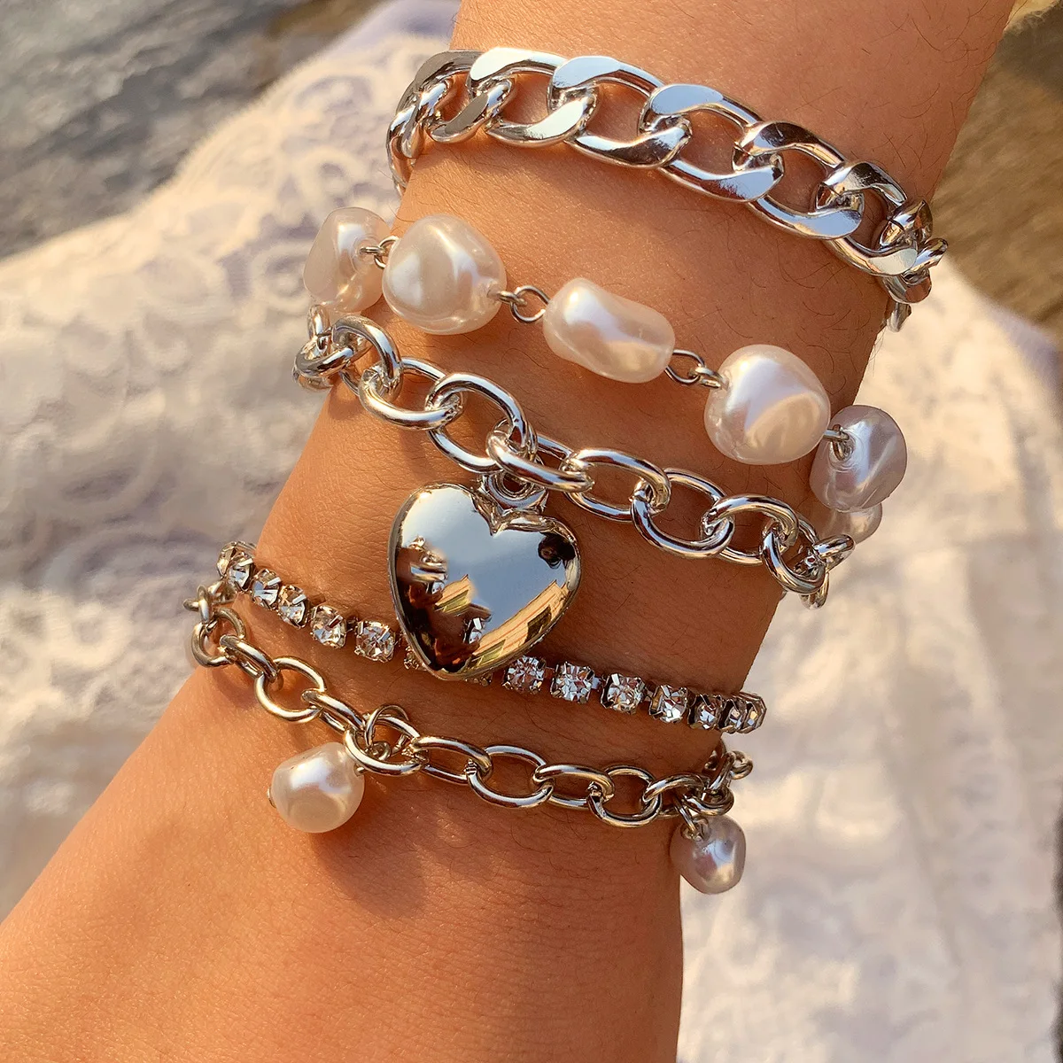 Vintage Jewelry Heart Bracelet Diamond Jewelry Female Temperament Special-shaped Pearl Tassel Bracelet Set, Gold silver
Vintage Jewelry Heart Bracelet Diamond Jewelry Female Temperament Special-shaped Pearl Tassel Bracelet Set, Gold silver