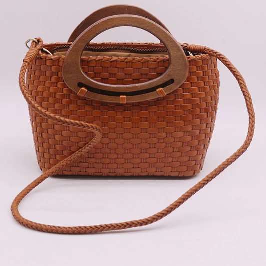 High quality women's hand-held Genuine leather woven bag with wooden handle includes detachable Cross body strap
High quality women's hand-held Genuine leather woven bag with wooden handle includes detachable Cross body strap