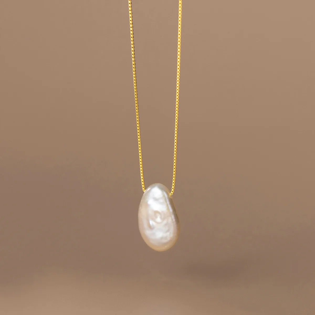 fashion minimalist jewelry 925 sterling silver irregular flat single natural pearl gold plated necklaces for women
fashion minimalist jewelry 925 sterling silver irregular flat single natural pearl gold plated necklaces for women