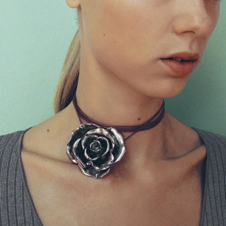 New Design ZA Thick Black Rope Chokers Necklaces for Women 2023 New Trendy Metal big rose flower Pendant Necklace Collar Jewelry
New Design ZA Thick Black Rope Chokers Necklaces for Women 2023 New Trendy Metal big rose flower Pendant Necklace Collar Jewelry