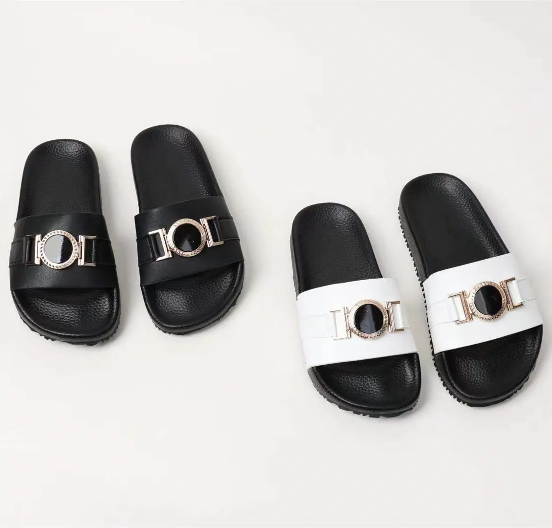 Designer clothes Tagged metal head high-end 2022 summer travel shoes, children's slippers, boys foreign style outer wear
Designer clothes Tagged metal head high-end 2022 summer travel shoes, children's slippers, boys foreign style outer wear