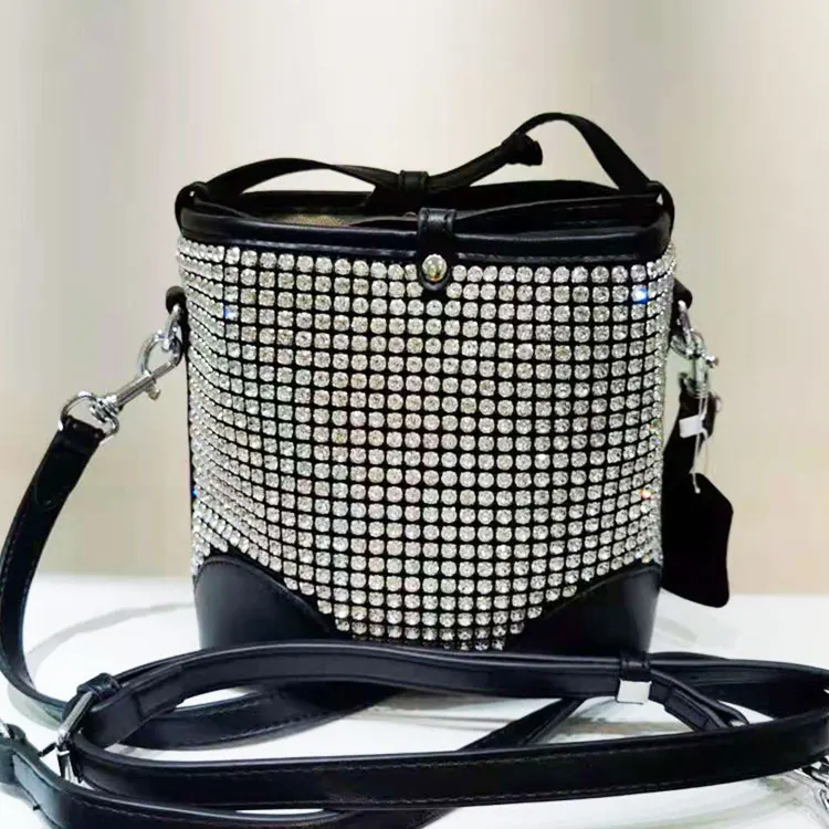 2022 italian Luxury Ladies Shoulder Women Bags High Quality Rhinestone Pearl Bucket Handbags
2022 italian Luxury Ladies Shoulder Women Bags High Quality Rhinestone Pearl Bucket Handbags