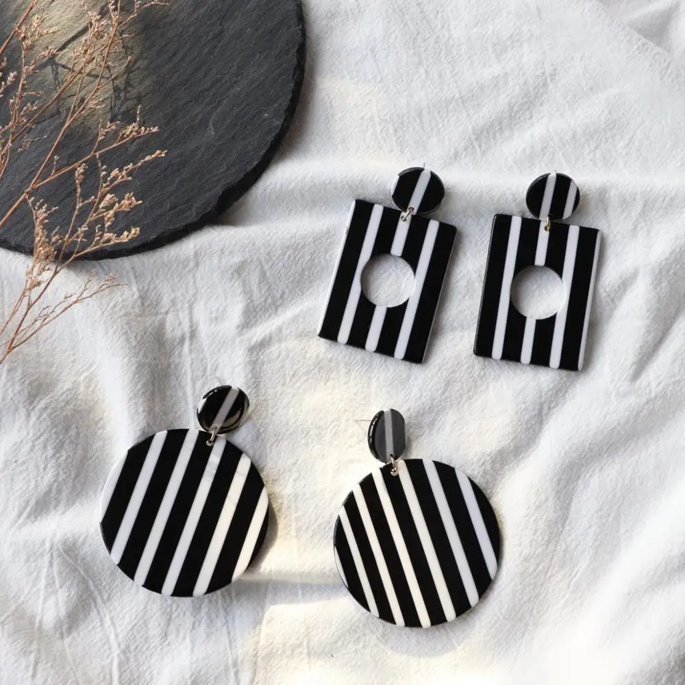 Black and white stripes Acrylic Earrings for women Exaggeration Fashion party show Jewelry Wholesale, Colorful
Black and white stripes Acrylic Earrings for women Exaggeration Fashion party show Jewelry Wholesale, Colorful
