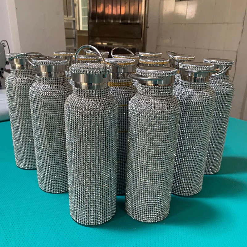 2021 hot sale portable handle diamond water bottle rhinestone thermos flask gift for women girl factory wholesale
2021 hot sale portable handle diamond water bottle rhinestone thermos flask gift for women girl factory wholesale