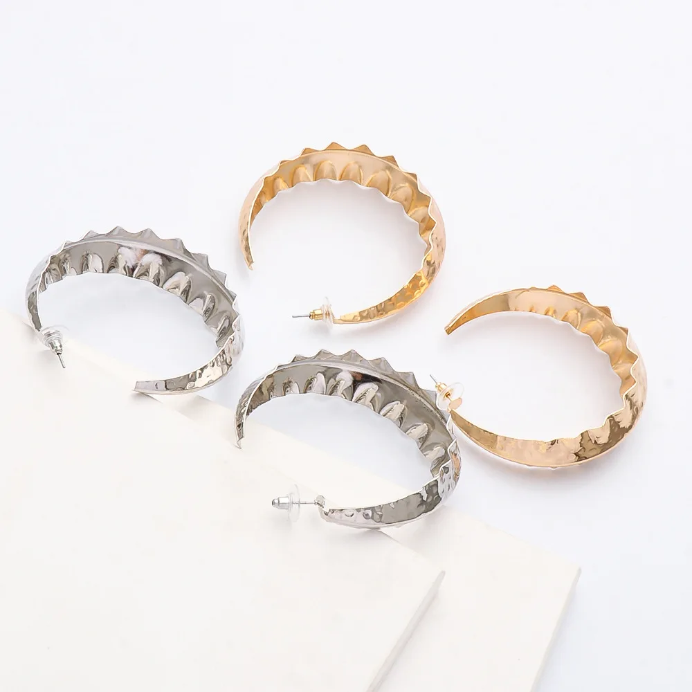 New Arrival 18K Gold Plated Metal Irregular Wave Hoop Earrings C Shaped Statement Earrings For Women
New Arrival 18K Gold Plated Metal Irregular Wave Hoop Earrings C Shaped Statement Earrings For Women