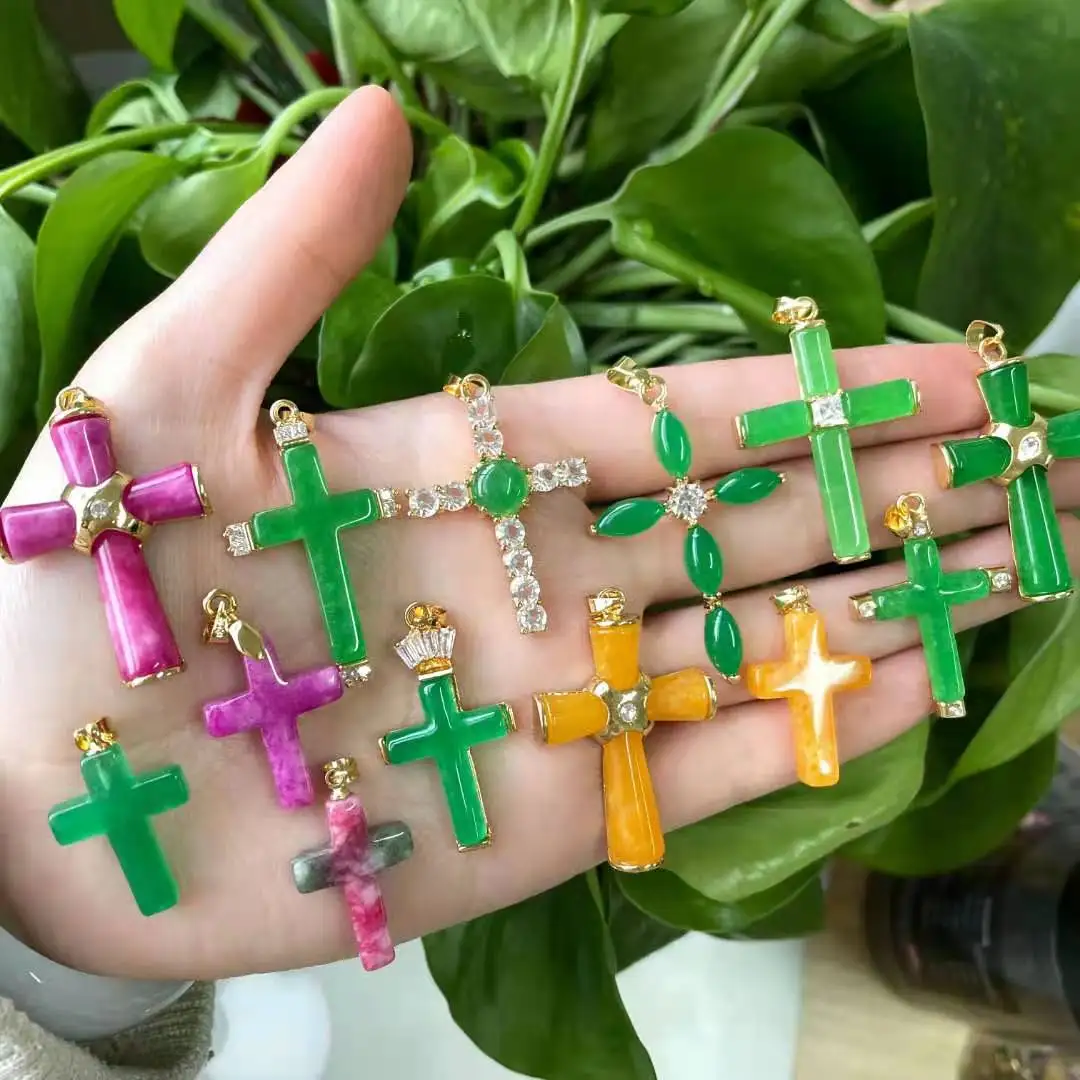 2021 INS Best selling Green agate jade cross pendant women diamond cross necklace women charm Jewelry
2021 INS Best selling Green agate jade cross pendant women diamond cross necklace women charm Jewelry