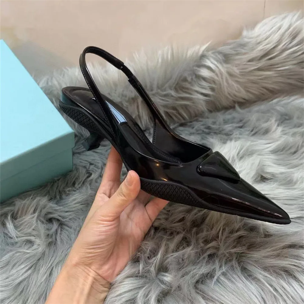 2021 new women's belt heel sandals pointed toe triangle logo kitten heel international designer ladies high heel sandals
2021 new women's belt heel sandals pointed toe triangle logo kitten heel international designer ladies high heel sandals