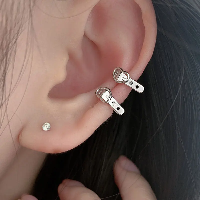 Retro Heart Belt Waistband Shape Small Ear Clip Earring for Women Metal Silver Color Ear Cuff Jewelry
Retro Heart Belt Waistband Shape Small Ear Clip Earring for Women Metal Silver Color Ear Cuff Jewelry