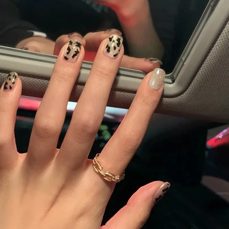 Pearlescent Leopard Print Short Nail Sticker Fashion Jump Color Women's Nail Stickers Classic Gold Foil Fingernail Sticker, Picture
Pearlescent Leopard Print Short Nail Sticker Fashion Jump Color Women's Nail Stickers Classic Gold Foil Fingernail Sticker, Picture