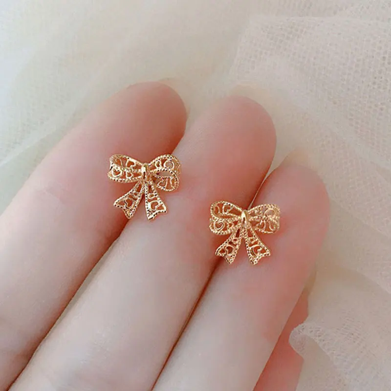 European Style Gold-plated 925 Silver Needle Butterfly Shape Trendy Love Retro Hollow Exquisite Lace Earrings
European Style Gold-plated 925 Silver Needle Butterfly Shape Trendy Love Retro Hollow Exquisite Lace Earrings