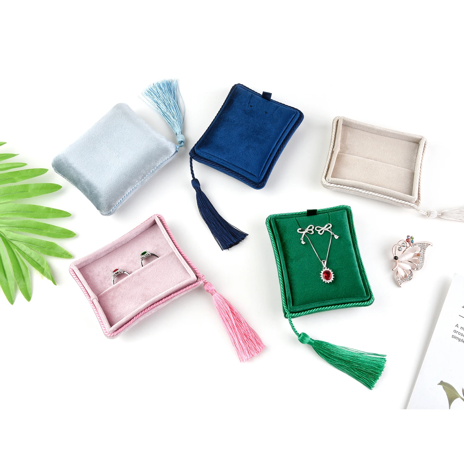 velvet tassel Jewelry Ring necklace bracelet box Display Portable Jewelry Box Leather Storage Organizer Earring Holder
velvet tassel Jewelry Ring necklace bracelet box Display Portable Jewelry Box Leather Storage Organizer Earring Holder