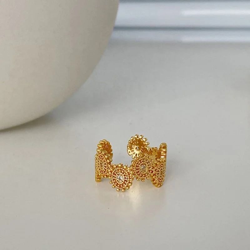 Fashion Metal Small Beads Daisy Open Ring Gold Color Retro French Lace Rhinestone Adjustable Ring Female Jewelry Wedding New
Fashion Metal Small Beads Daisy Open Ring Gold Color Retro French Lace Rhinestone Adjustable Ring Female Jewelry Wedding New