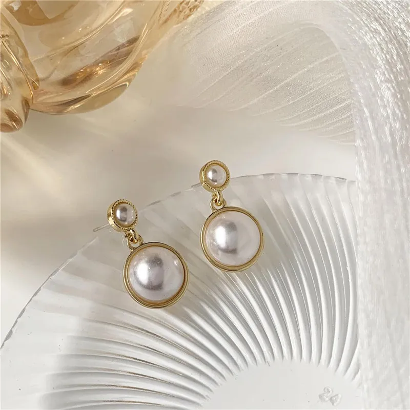 Korean high-end French round pearl earrings personalized wild earrings S925 silver needle jewelry for women wholesale, Gold
Korean high-end French round pearl earrings personalized wild earrings S925 silver needle jewelry for women wholesale, Gold