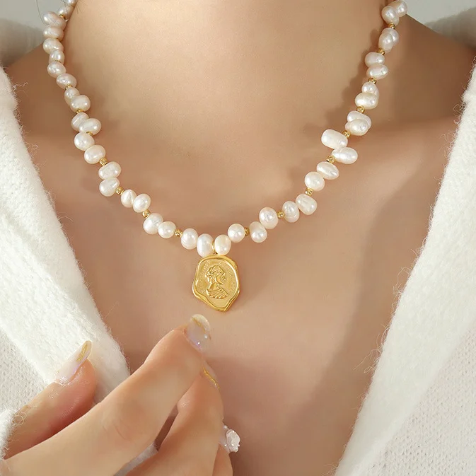 Carline Light Luxury Gold Chain Stainless Steel Baroque Pearl Necklace Clavicle Chain Femme Bijoux Acier Inoxydable
Carline Light Luxury Gold Chain Stainless Steel Baroque Pearl Necklace Clavicle Chain Femme Bijoux Acier Inoxydable