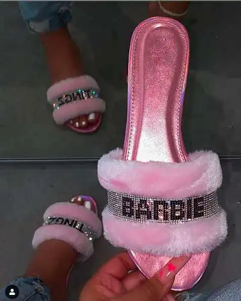 OEM Flat heel slippers Plush Furry Slippers new sandals black and pink color with letter total 6 sizes
OEM Flat heel slippers Plush Furry Slippers new sandals black and pink color with letter total 6 sizes