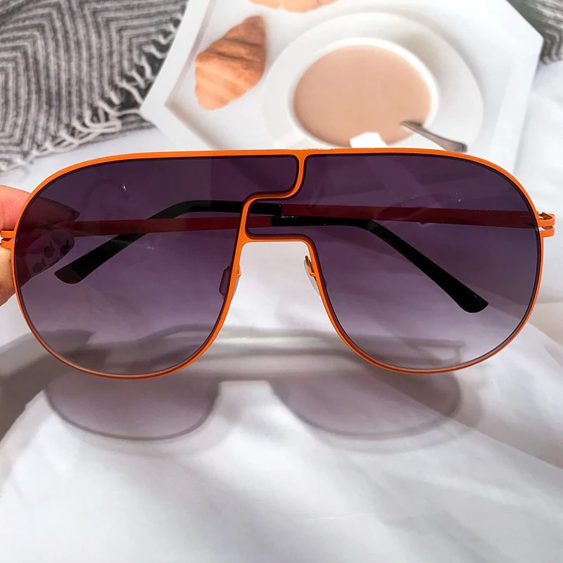Unique New Fashion Brand One Piece Sunglasses For Women Vintage Alloy Gradient Oval Pilot Men Oversized Punk Shades Sun Glasses
Unique New Fashion Brand One Piece Sunglasses For Women Vintage Alloy Gradient Oval Pilot Men Oversized Punk Shades Sun Glasses