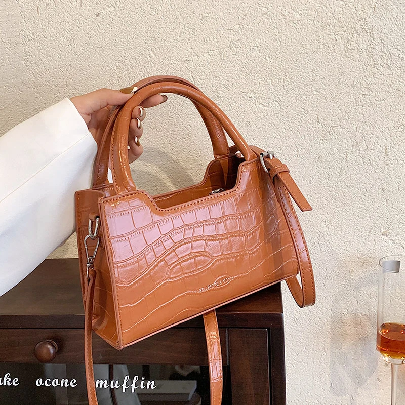 BB644 Women Fashion Pu Leather Cross Body Bag Hot Sale Ladies Handbags 2022, As picture,or custom
BB644 Women Fashion Pu Leather Cross Body Bag Hot Sale Ladies Handbags 2022, As picture,or custom