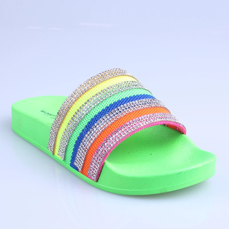 Factpty selling comfortable flat transparent house jelly slides female slippers kids sandals 2021
Factpty selling comfortable flat transparent house jelly slides female slippers kids sandals 2021