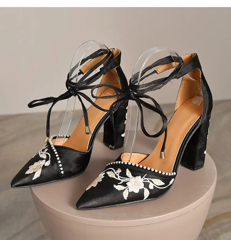 Dropshipping Summer Fashion Ladies Sandals Solid Color Embroidered Pointed Satin Hollow Ankle Strap Women Sandals
Dropshipping Summer Fashion Ladies Sandals Solid Color Embroidered Pointed Satin Hollow Ankle Strap Women Sandals