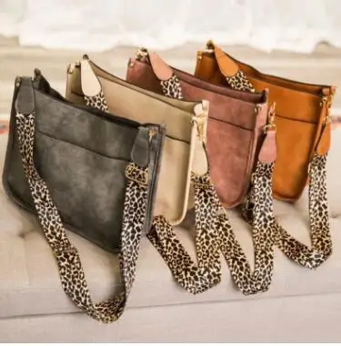New Arrival Vintage Vegan Leather Courier Bag Leopard Guitar Strap Messenger Bag Crossbody Bag for Women Girl
New Arrival Vintage Vegan Leather Courier Bag Leopard Guitar Strap Messenger Bag Crossbody Bag for Women Girl