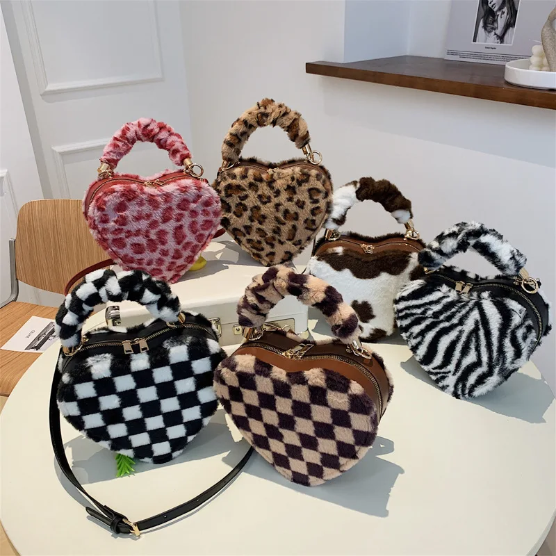 trendy 2022 vintage fur checkerboard heart shape shoulder bag women hand bags luxury designer ladies shoulder bags, Picture
trendy 2022 vintage fur checkerboard heart shape shoulder bag women hand bags luxury designer ladies shoulder bags, Picture