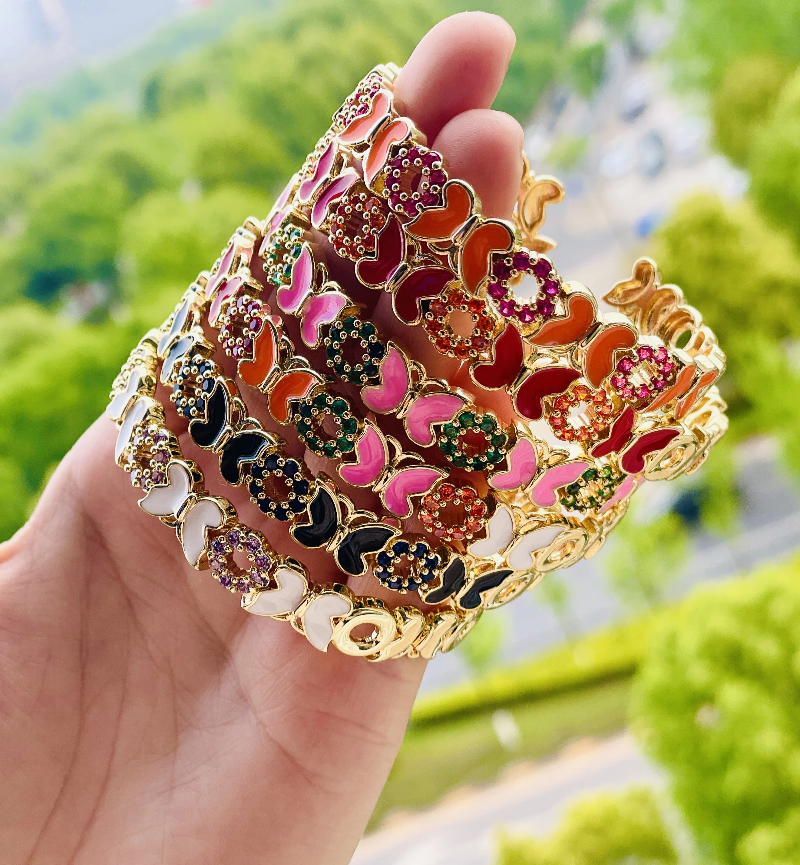 Bohemian New Arrival Colored Enamel Animal Butterfly Bangle Hollow Colorful Hollow Zircon Round Butterfly Bangle Bracelet
Bohemian New Arrival Colored Enamel Animal Butterfly Bangle Hollow Colorful Hollow Zircon Round Butterfly Bangle Bracelet