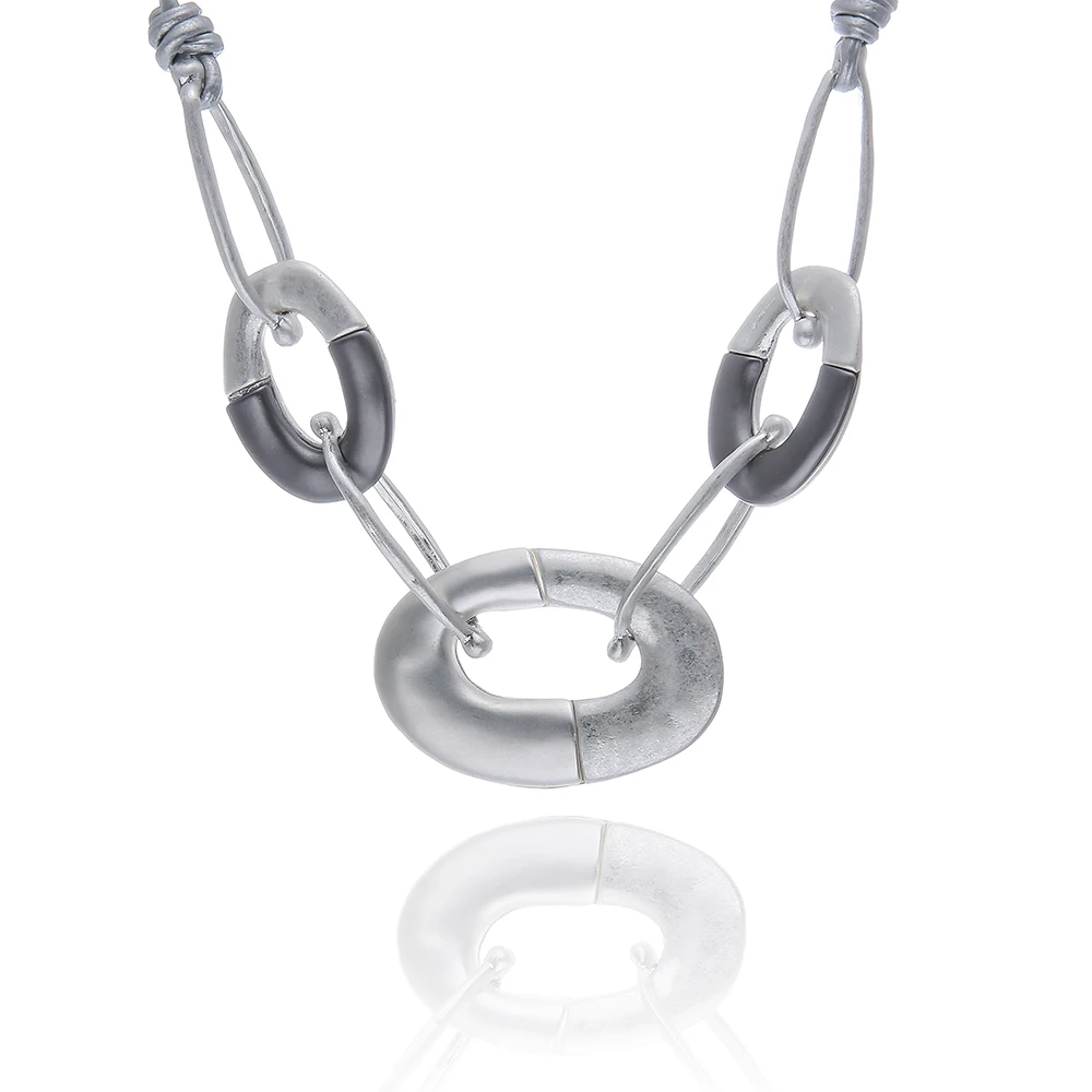 2021 Fashion ladies oval collarbone necklace leather rope two-color necklace jewelry necklace
2021 Fashion ladies oval collarbone necklace leather rope two-color necklace jewelry necklace