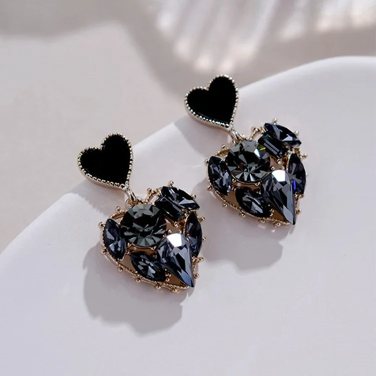 Koran Trendy Gold Plated Crystal Rhinestone Heart Earring Black Crystal Stereo Heart Pendant Earring
Koran Trendy Gold Plated Crystal Rhinestone Heart Earring Black Crystal Stereo Heart Pendant Earring