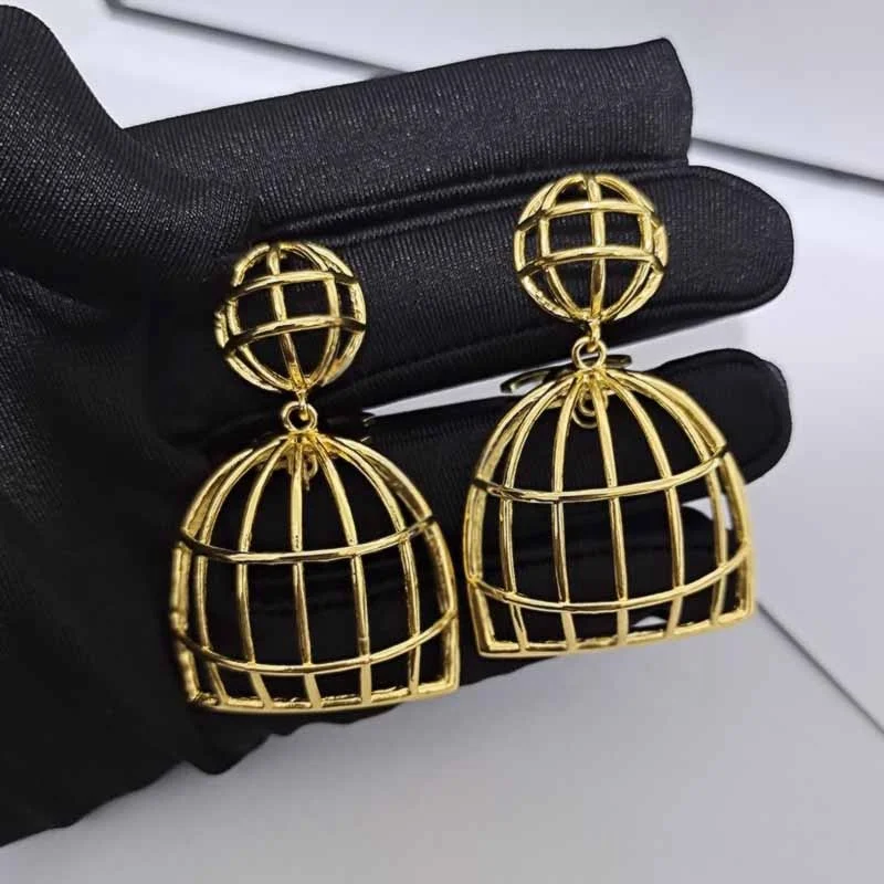 Letter CC Earring For Women Statement Dangle Earrings Oorbellen Pendants Ladies Party Gifts Wedding Jewelry Accessories
Letter CC Earring For Women Statement Dangle Earrings Oorbellen Pendants Ladies Party Gifts Wedding Jewelry Accessories