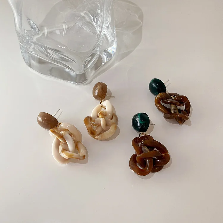 2021 Fashion Women's Color Matching Resin Chain Winding Pendant Earrings Retro Korean Simple Jewelry, Like picture
2021 Fashion Women's Color Matching Resin Chain Winding Pendant Earrings Retro Korean Simple Jewelry, Like picture