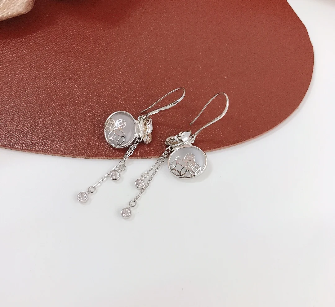 925 sterling silver Chinese style good luck inlaid cat's eye money bag copper ear hook earrings jewelry
925 sterling silver Chinese style good luck inlaid cat's eye money bag copper ear hook earrings jewelry