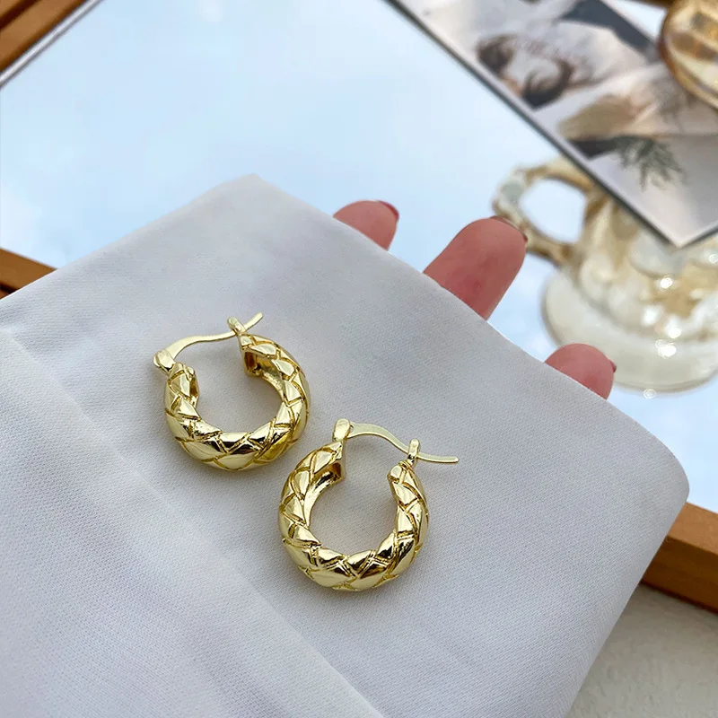 2021 Superior New style Diamond check Earring Smooth electroplating technology Chunky Hoop Earrings For Women, Gold
2021 Superior New style Diamond check Earring Smooth electroplating technology Chunky Hoop Earrings For Women, Gold