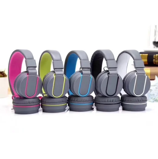 New Fashion Over Ear Deep Bass Wired Headphone Portable Universal 3.5mm Gaming Headband Earphone, As the picture showed
New Fashion Over Ear Deep Bass Wired Headphone Portable Universal 3.5mm Gaming Headband Earphone, As the picture showed