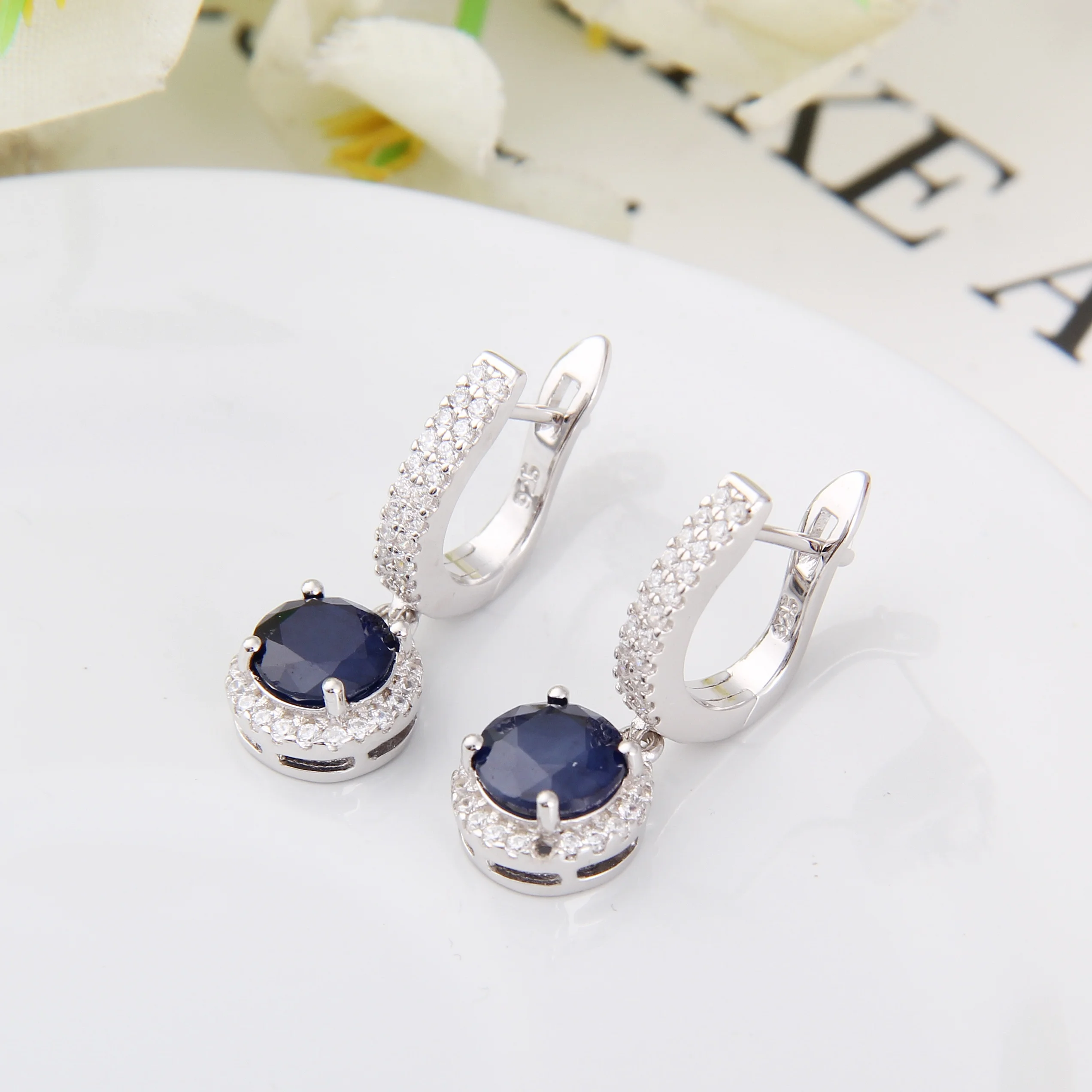 Wholesale Natural Blue Sapphire Classic Drop Earrings 925 Sterling Silver Gemstone Earrings For Women Wedding Gift Jewelry
Wholesale Natural Blue Sapphire Classic Drop Earrings 925 Sterling Silver Gemstone Earrings For Women Wedding Gift Jewelry