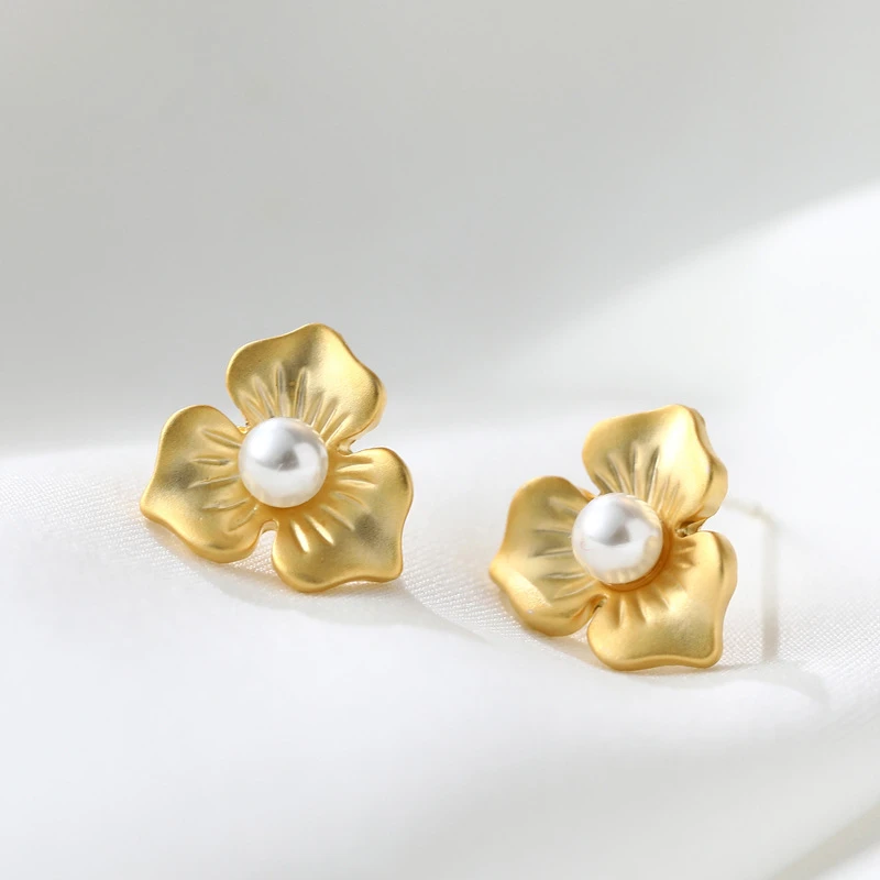 Aimgal Jewelry French Retro Flowers Allergist Earring 925 Silver Needle Petal Pearl Earring
Aimgal Jewelry French Retro Flowers Allergist Earring 925 Silver Needle Petal Pearl Earring
