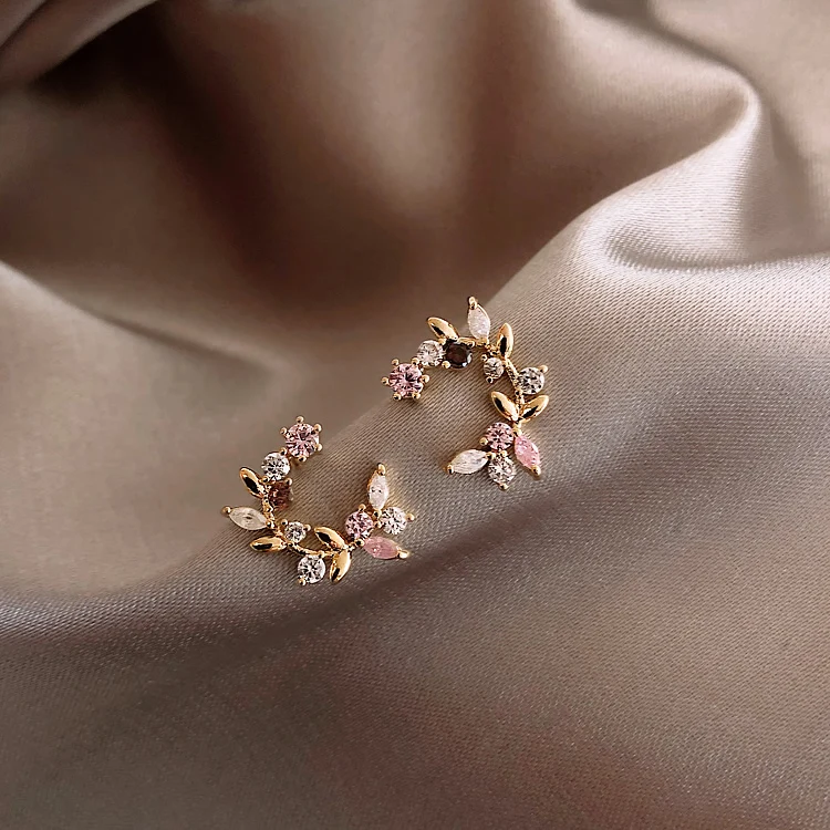Korean New Design Fashion Jewelry Exquisite Copper Inlay Color Zircon Flower Leaf Women Earrings
Korean New Design Fashion Jewelry Exquisite Copper Inlay Color Zircon Flower Leaf Women Earrings