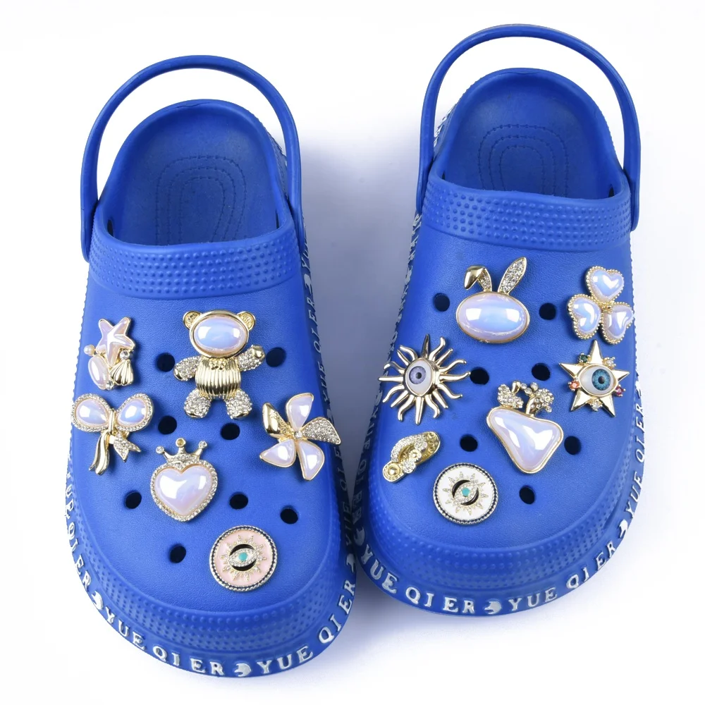 Newest Women Luxury Diy Designer Crystal Letter Accessories Custom High Clasee Metal Shoes Decoration for Clogs Shoes Charm
Newest Women Luxury Diy Designer Crystal Letter Accessories Custom High Clasee Metal Shoes Decoration for Clogs Shoes Charm
