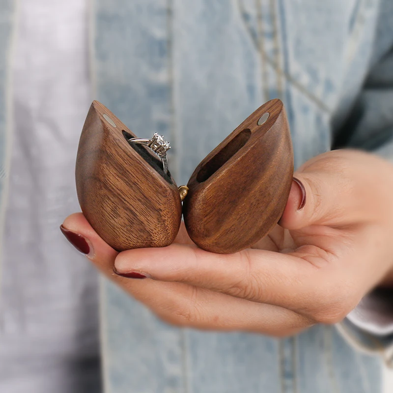 High quality wood ring box heart shape jewelry packaging box walnut wood wholesale factory, Black
High quality wood ring box heart shape jewelry packaging box walnut wood wholesale factory, Black