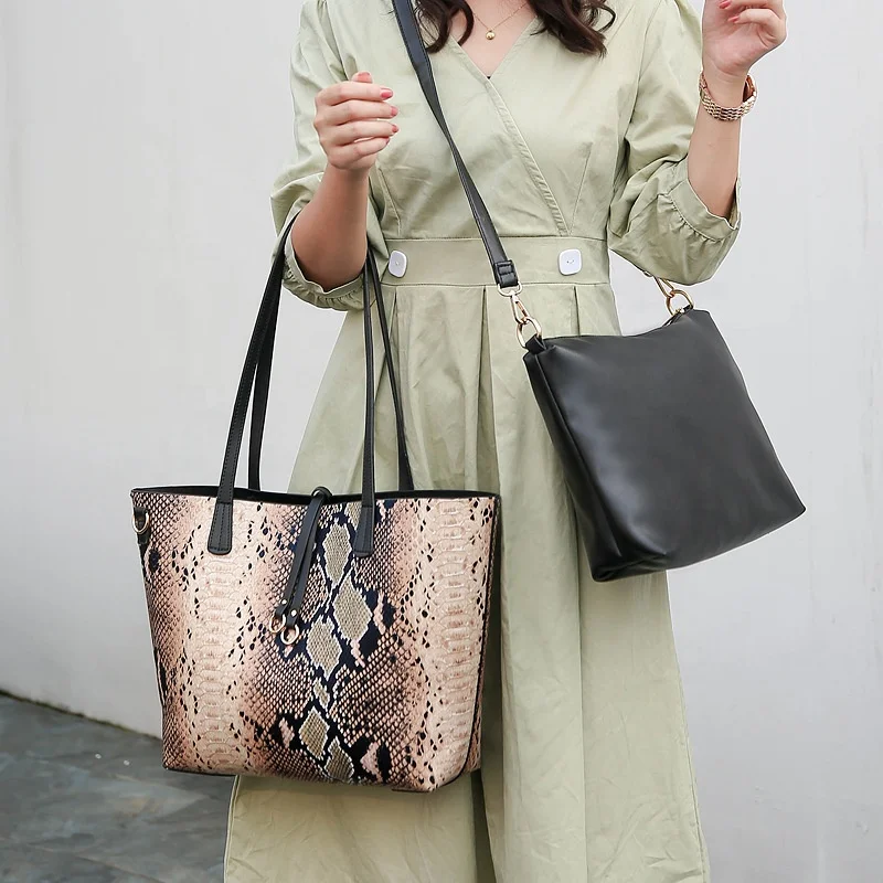 2021 New Style Mother And Child Bag Fashion Tote Bag Color Matching Snake Printing One-shoulder Handbag For Ladies
2021 New Style Mother And Child Bag Fashion Tote Bag Color Matching Snake Printing One-shoulder Handbag For Ladies