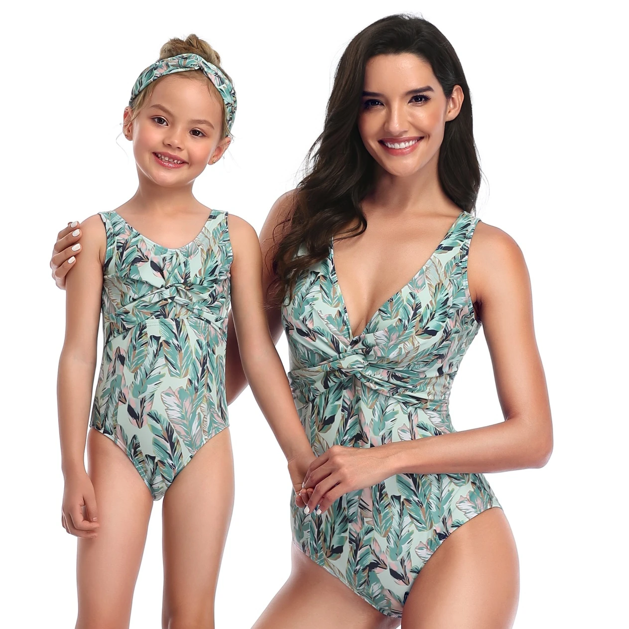 Hot Selling Pleat Cross Swimsuit One Piece V Neck Print Bathing Suits Mummy and Me Little Girls Swimwear
Hot Selling Pleat Cross Swimsuit One Piece V Neck Print Bathing Suits Mummy and Me Little Girls Swimwear