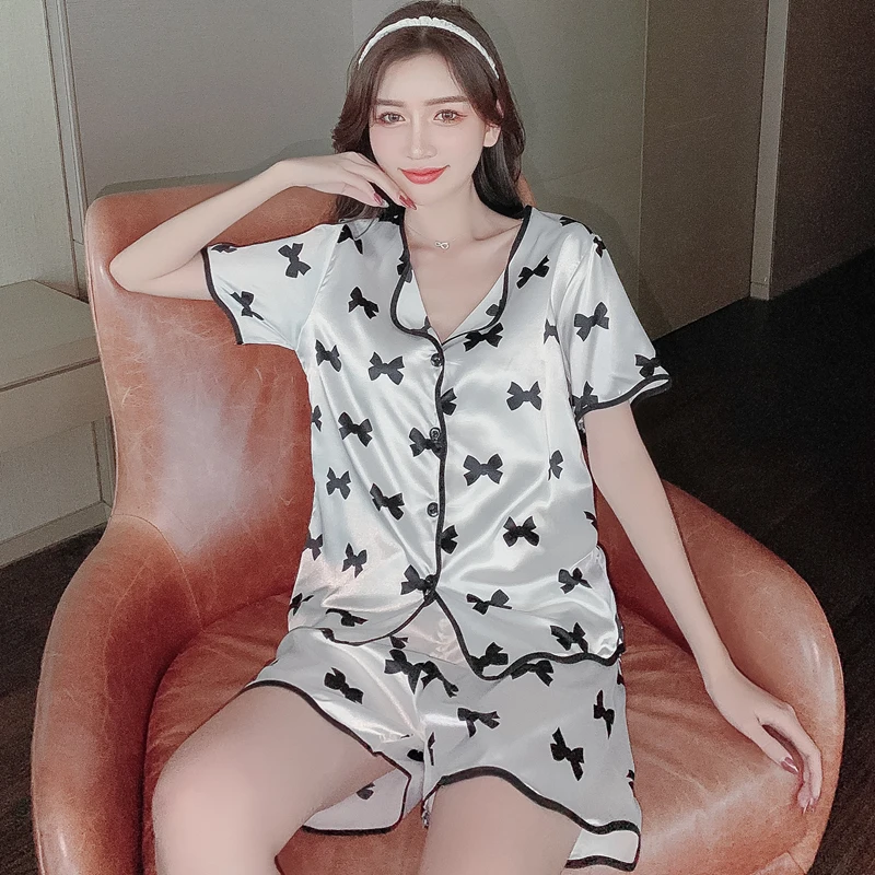 Hot sale 2021 brand Plus Size summer designer printing silk Two piece set women's sleepwear pajama
Hot sale 2021 brand Plus Size summer designer printing silk Two piece set women's sleepwear pajama