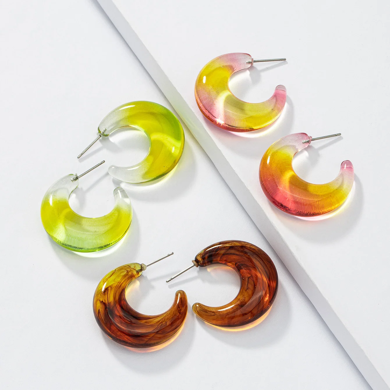 Fashion European 3 Pairs Set Colorful Acrylic Moon Earrings Resin C Shape Earrings Set For Women
Fashion European 3 Pairs Set Colorful Acrylic Moon Earrings Resin C Shape Earrings Set For Women