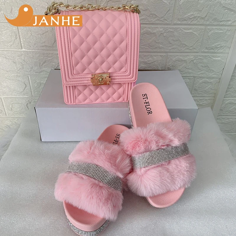2020 Fashion Pink Square Jelly Bags Rhinestone Bling Fur Slides And Matching Purse Handbags Set, Picture
2020 Fashion Pink Square Jelly Bags Rhinestone Bling Fur Slides And Matching Purse Handbags Set, Picture